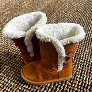 Kids boots. Size 10.